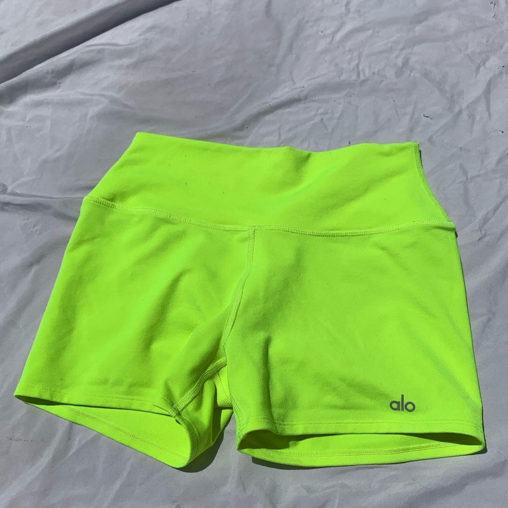 Alo yoga “airlift” short